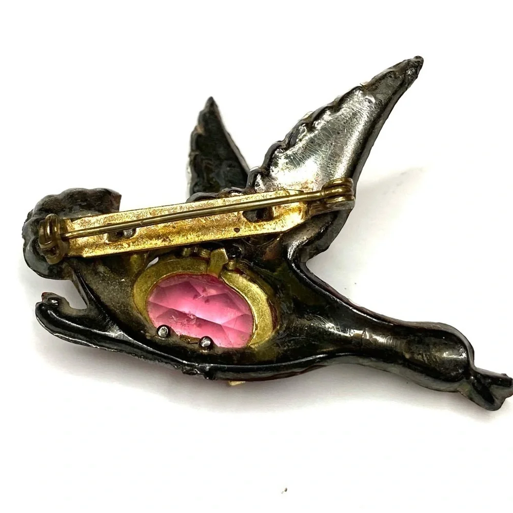 Flying duck brooch with rhinestones in center of body and eye vintage. #12-92